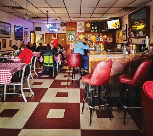 CM_FEB15_Dine_FineDiving1